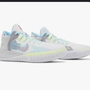 NIKE Kyree Flytrap 5  '1 World 1 People' Shoes Kids 6Y